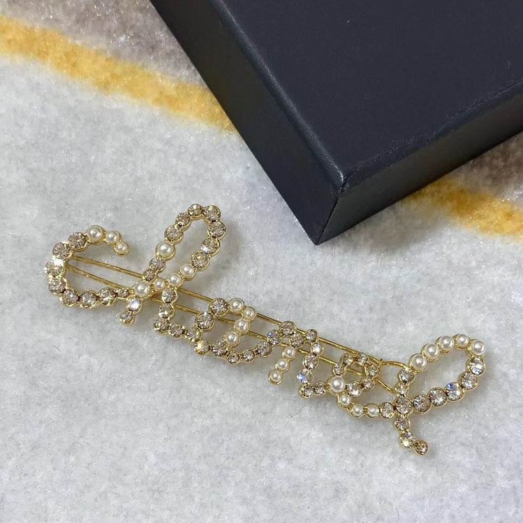 Chanel Brooch 385